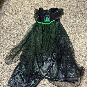 Girl’s wicked elephaba nightgown. Size 10/12